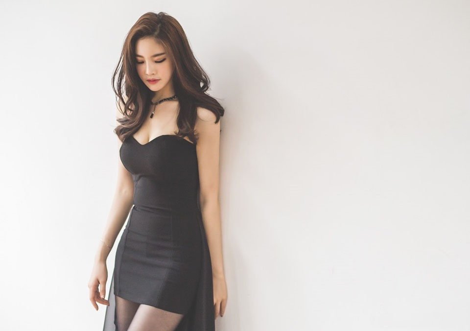 韩国美女黑丝短裙写真美乳诱惑妹子图