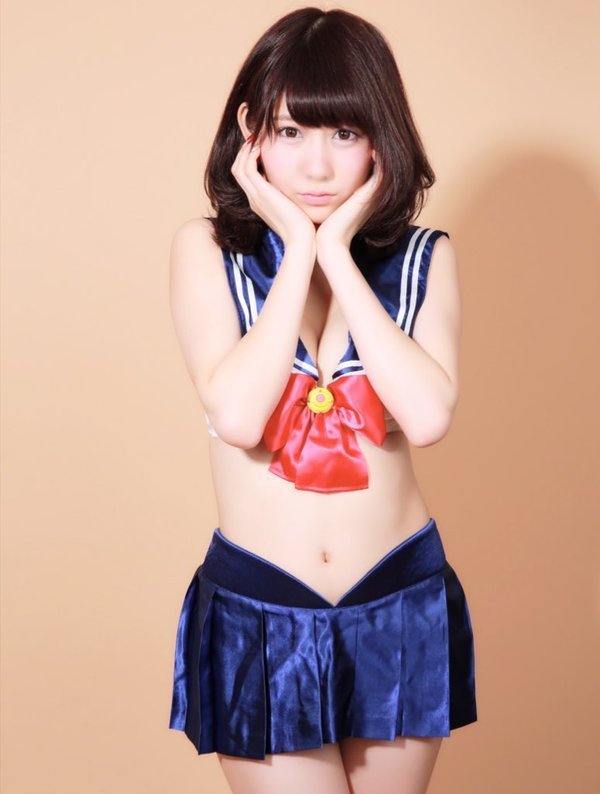 日本美女森田ワカナ私房制服写真含情脉脉性感