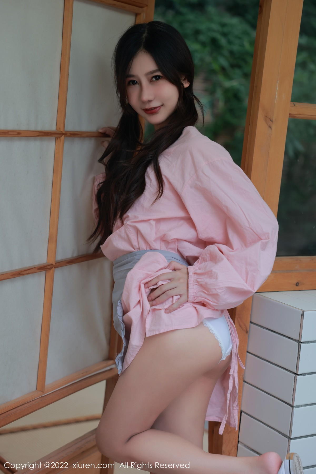 尹甜甜露性感美腿迷人写真美腿厨娘美女套图