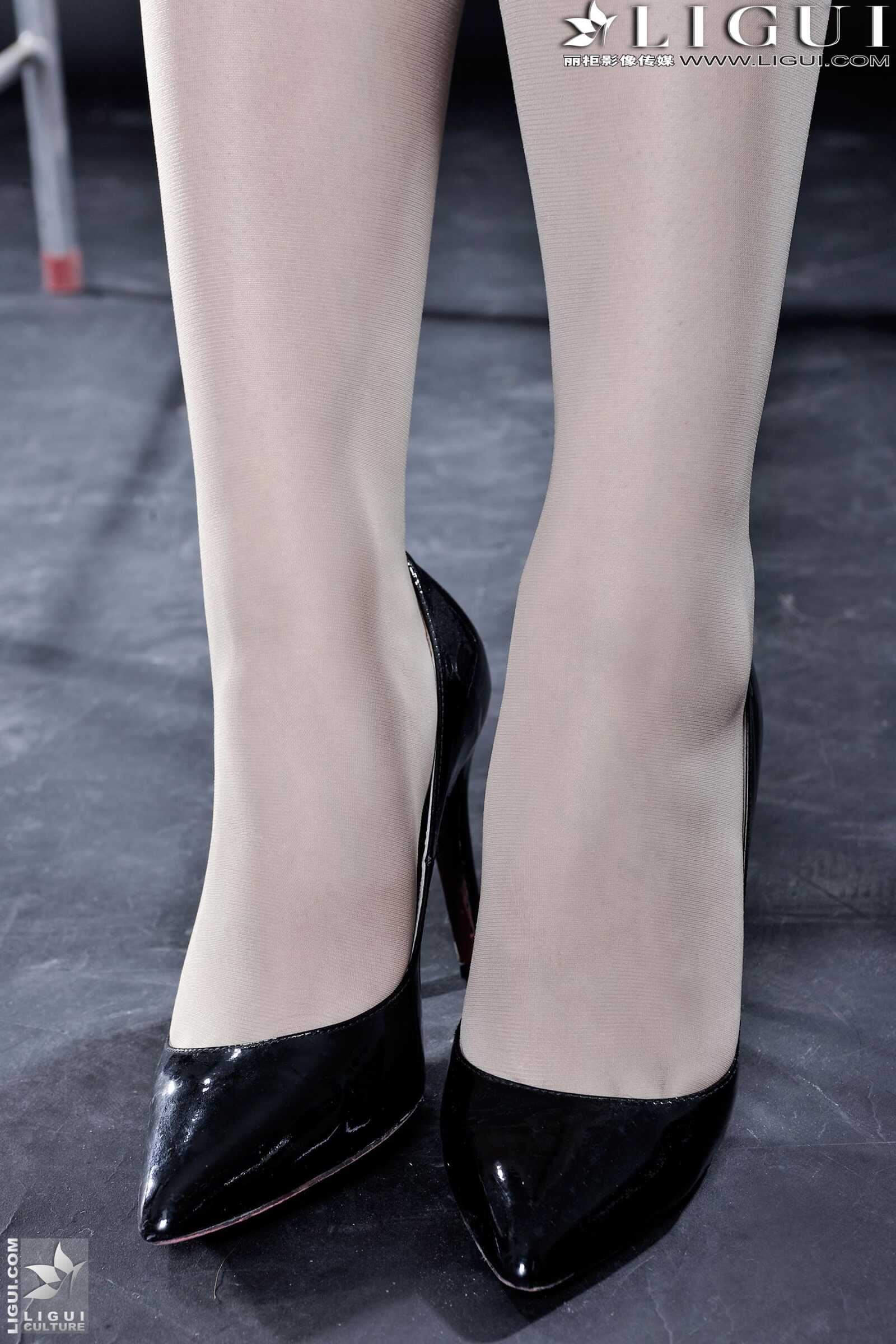 丽柜贵足LiGui Model 允儿《肉丝袜高跟女郎》美腿
