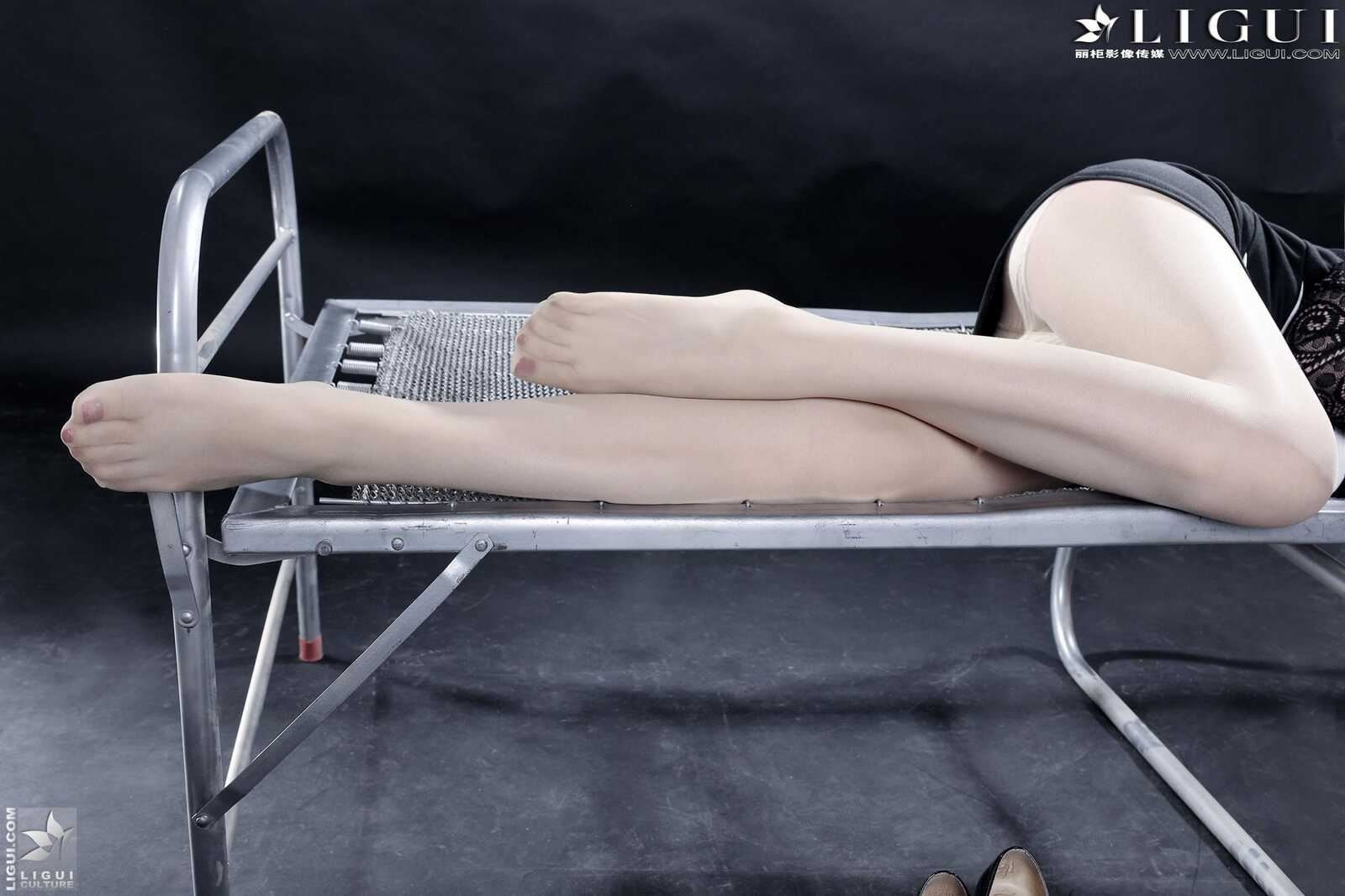 丽柜贵足LiGui Model 允儿《肉丝袜高跟女郎》美腿